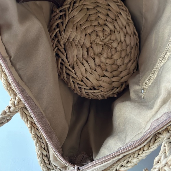 Straw corn husks hand woven tote - Picture 3 of 10